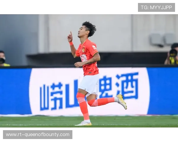 “何小珂生涯十字路口：从留洋新星到中超无人问津的反思”